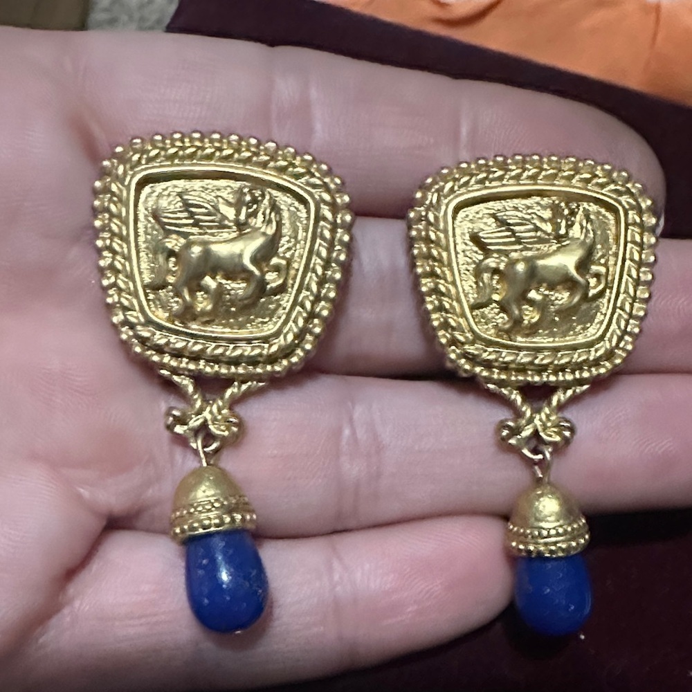 VTG Avon Filigree Winged Lion Drop Earrings